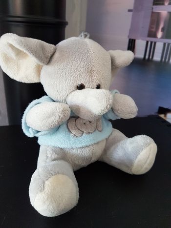 Éléphant peluche