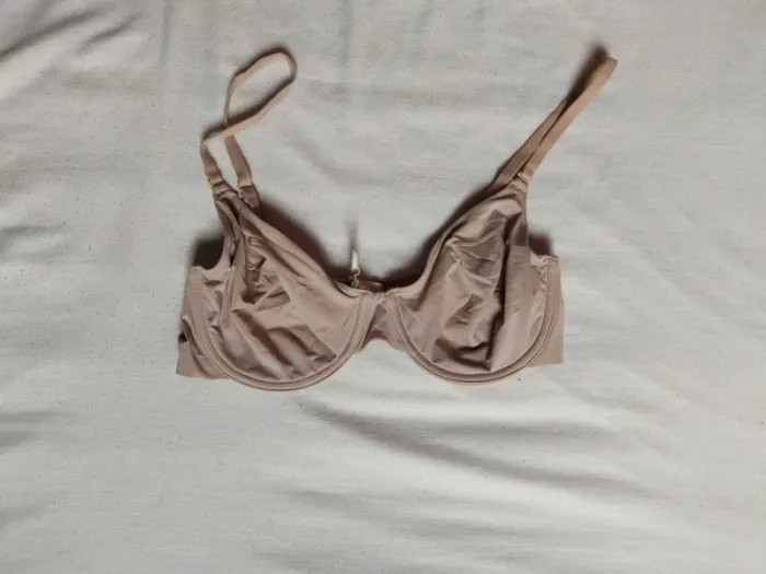 Soutien-gorge Etam couleur chair. 90D