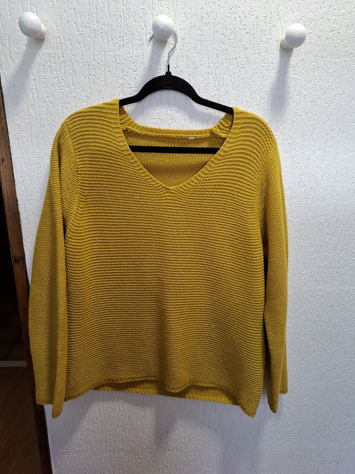 Joli pull femme C&A L col V moutarde très bon état