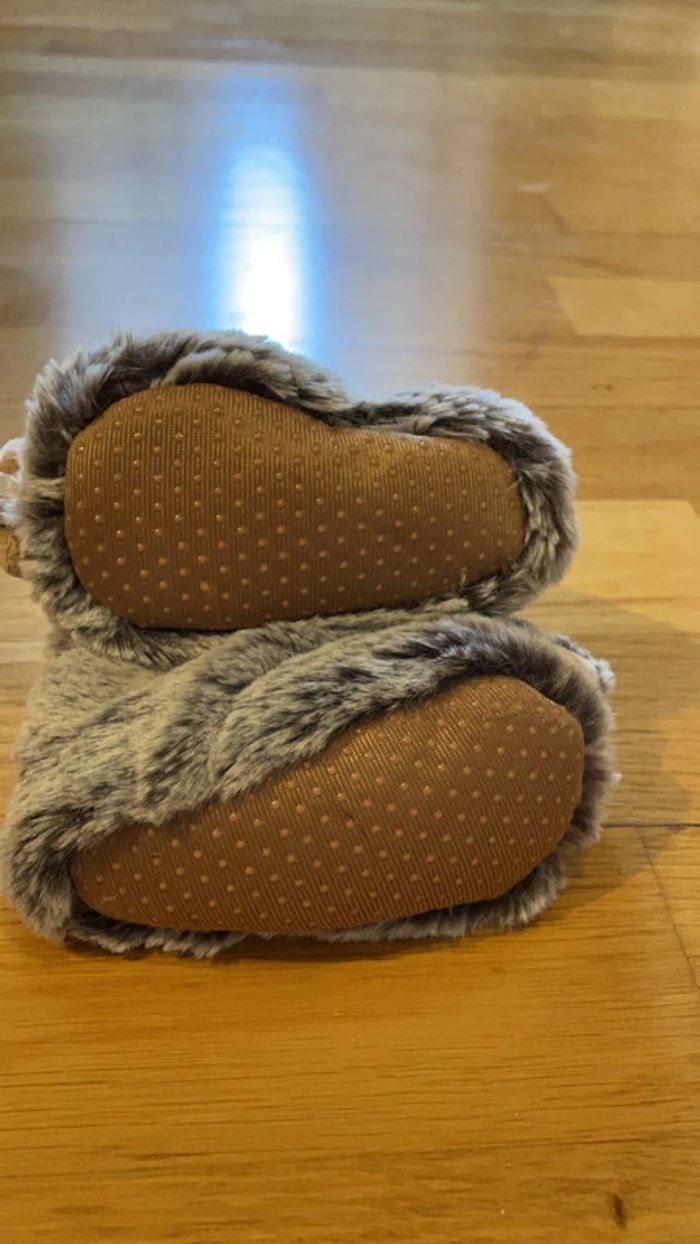Chaussons souples bébé marmottes à scratch beige et crème - photo numéro 2