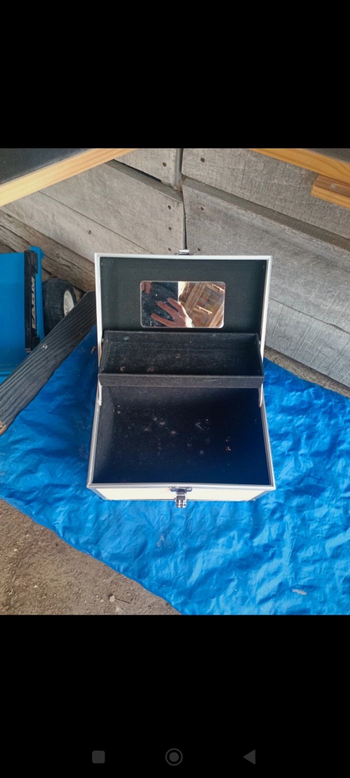 Boîte maquillage - photo numéro 3