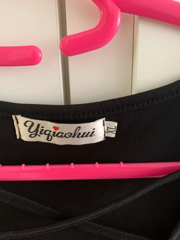 Robe courte noire - photo numéro 2