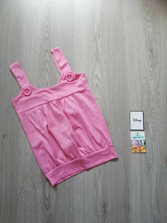 Débardeur rose à larges bretelles avec boutons / sans marque / (8ans)