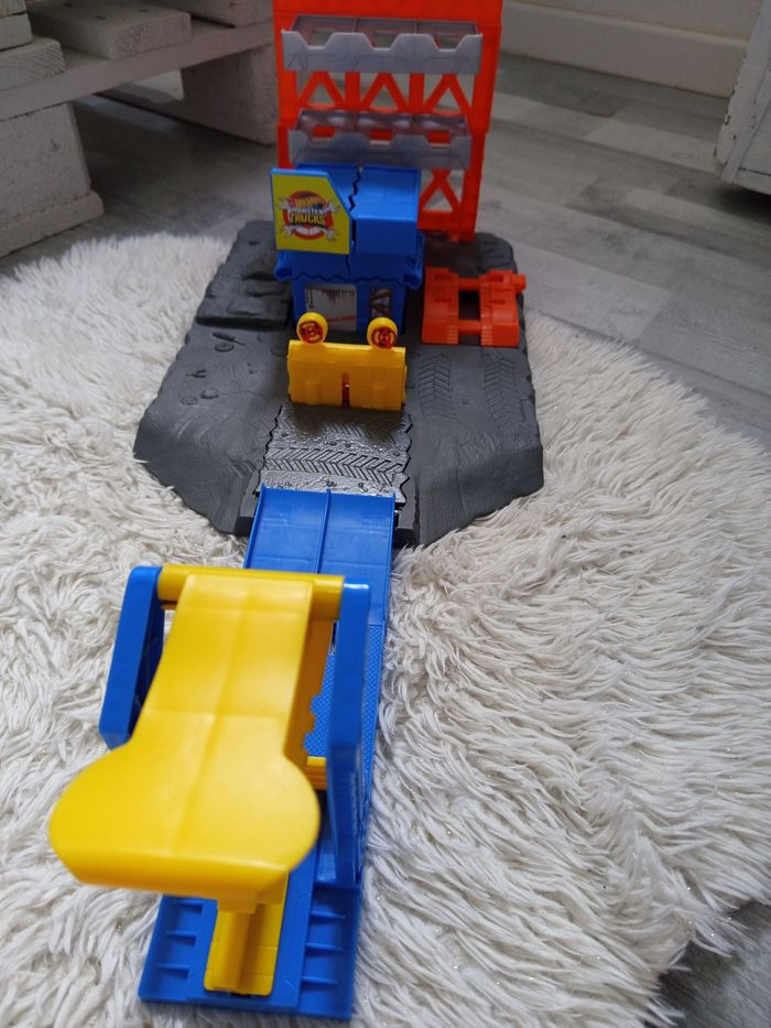 Monster trucks hotwheels - photo numéro 2