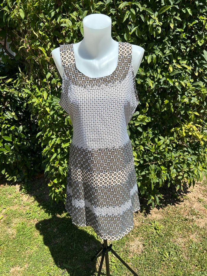 🎉 Superbe robe à motifs en viscose 🎉 - photo numéro 2