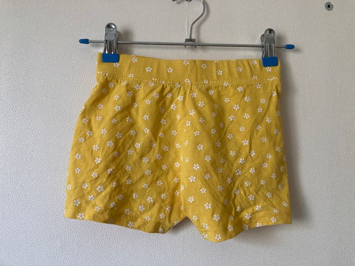 short volanté fleuri taille 2/3 ans - photo numéro 3