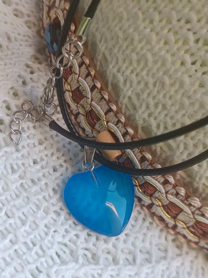 Collier cuir et coeur de verre bleu - photo numéro 2