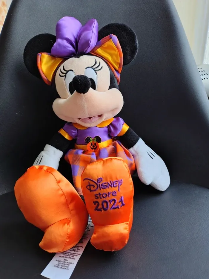Disney store 2021 Minnie halloween chat écossais violet orange juste exposé