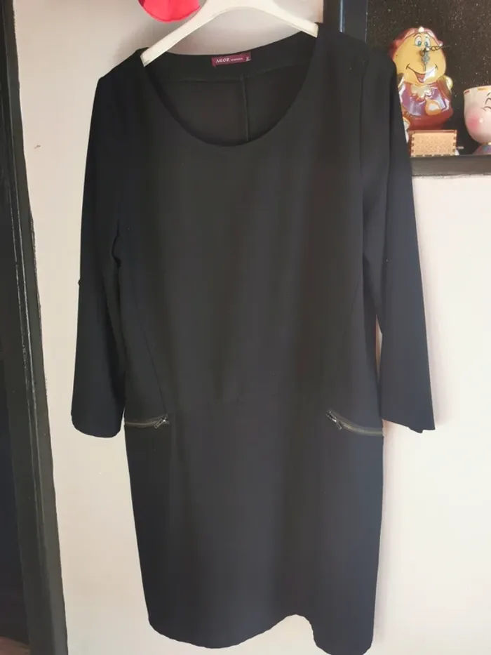 Robe noir longue manches noir.