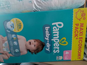 Couches Pampers taille 4