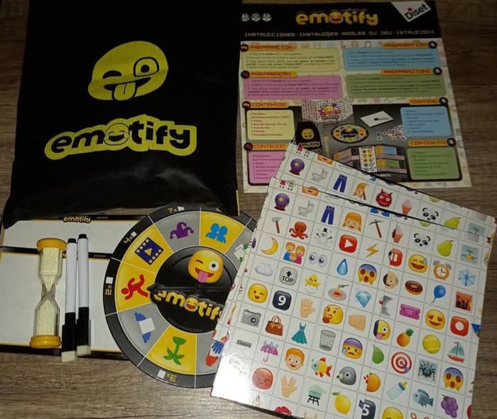 Émotify Le jeu des emoticones comme  neuf 
Diset À partir de 10 ans 
Il a juste était ouvert et utilisé 1 fois - photo numéro 5