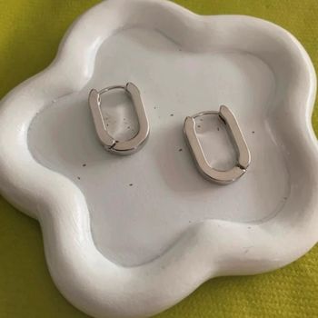 Boucles d’oreilles créoles géométriques argentées