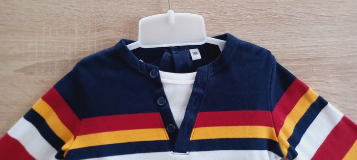 Ensemble 3 pièces bébé garçon Plus Collection, couleur rouge, jaune, blanc et bleu marine, tee-shirt manches longues + pantalon + chaussettes, taille 18 mois - photo numéro 5