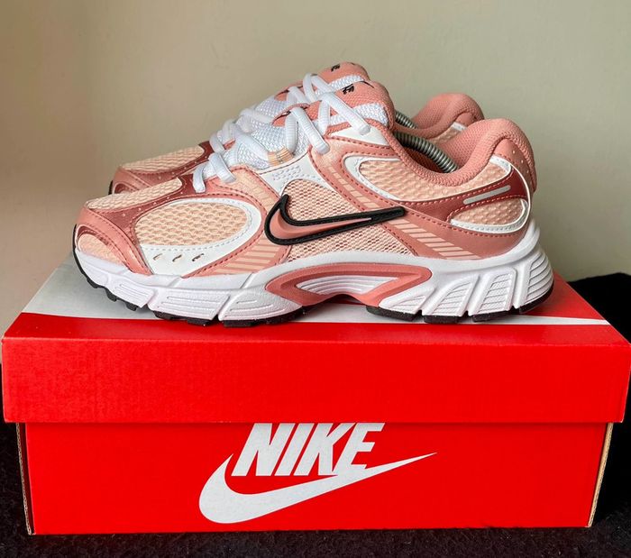 V5 RNR Corail - Nike - Washed Coral - Taille 39 - Neuf avec boîte