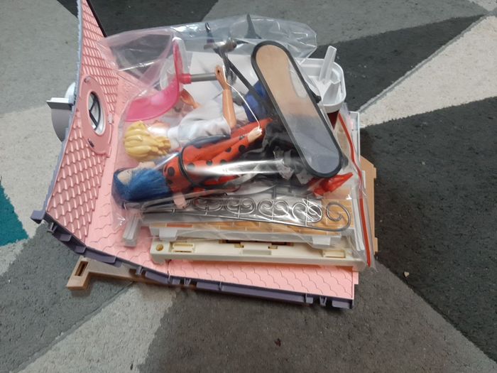 la chambre de miraculous + 2 poupées - photo numéro 7