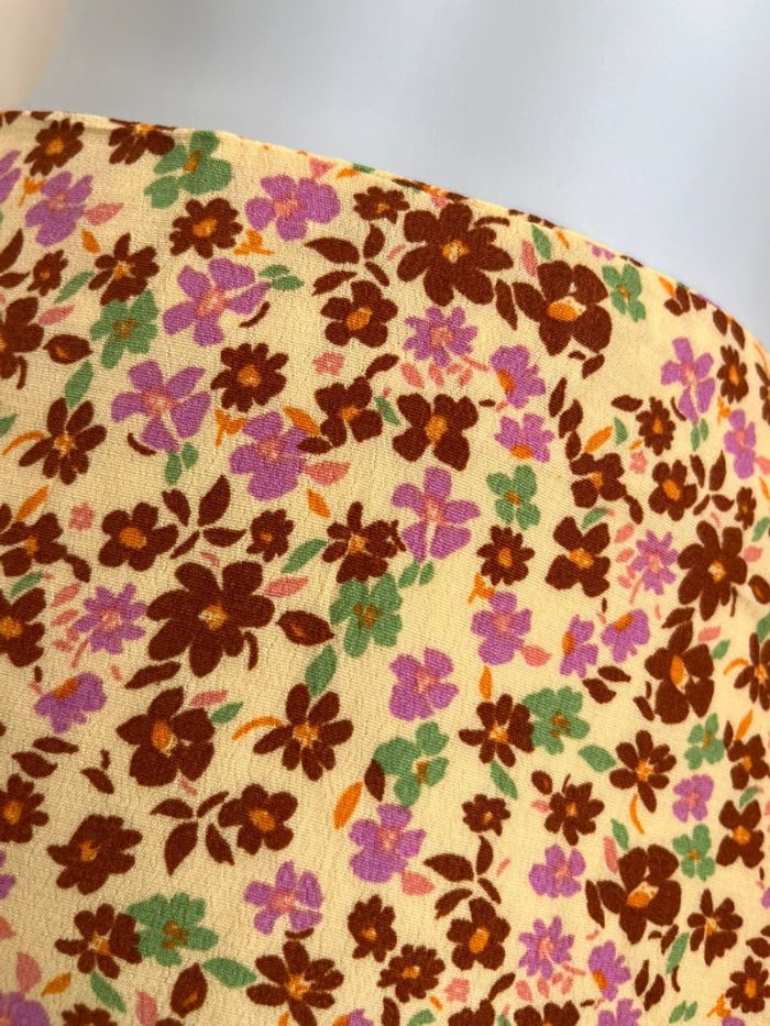 Jupe fleurie avec petite fente - photo numéro 3