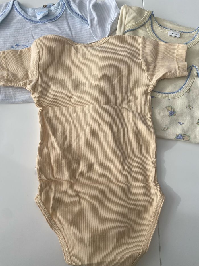 Lot bodies 18 /24 mois - photo numéro 3