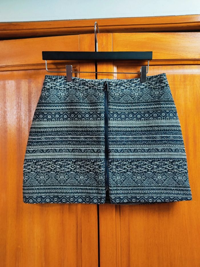 Mini jupe courte broderie à motifs Stradivarius 40 L Très bon état - photo numéro 4