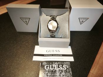 Montre Guess neuve argentée