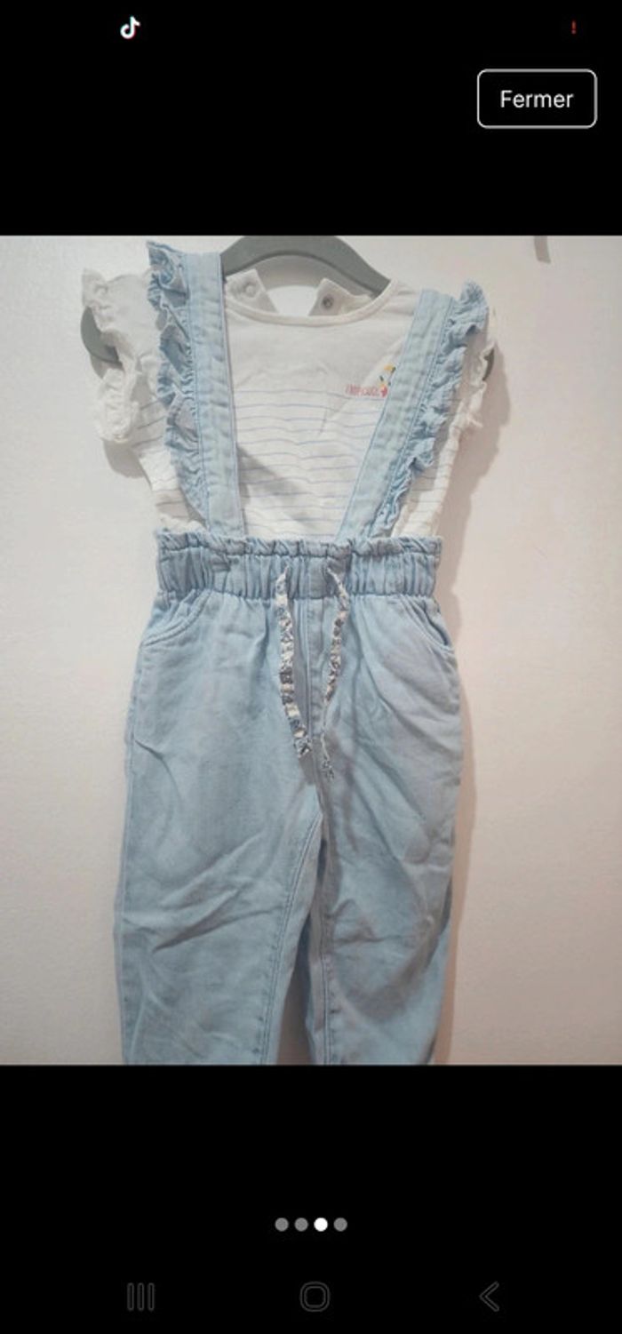 Pantalon avec bretelles et t-shirt - photo numéro 4