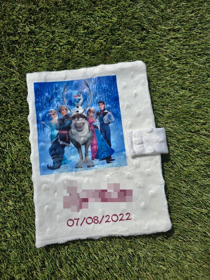 Protège carnet de santé personnalisé  reine des neiges