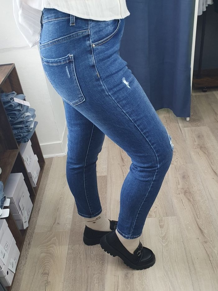 Jean mom Nancy effet déchiré Taille 34 - photo numéro 3