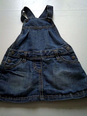 Jupe en jean à bretelle taille 18 mois
