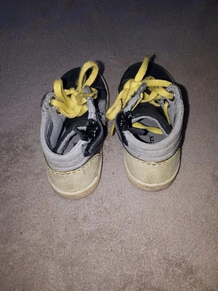 Chaussures bébé 22 kickers - photo numéro 4