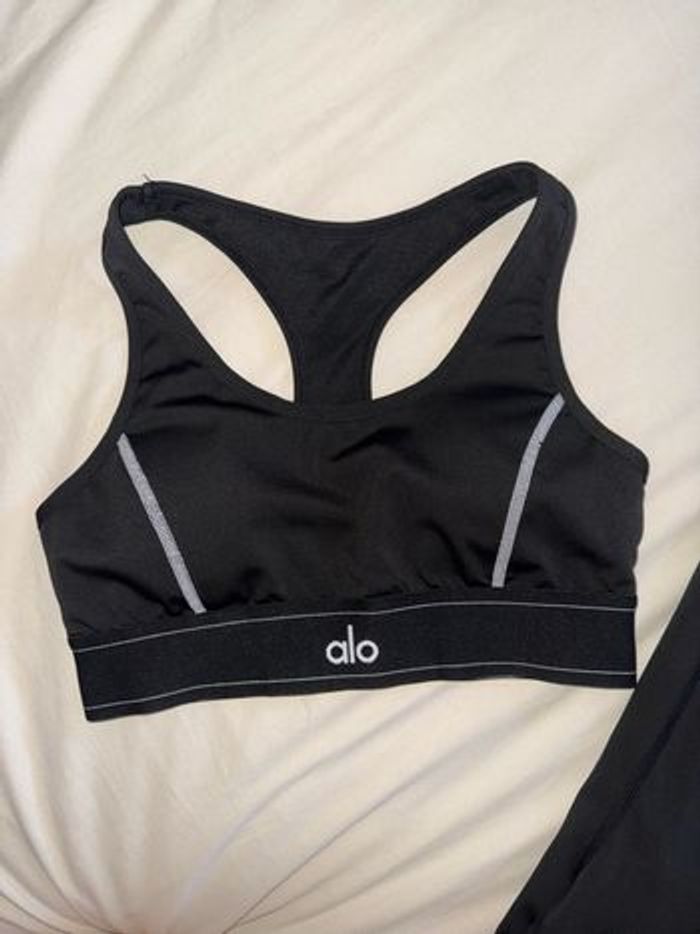 Ensemble Alo yoga legging + brassière - photo numéro 3