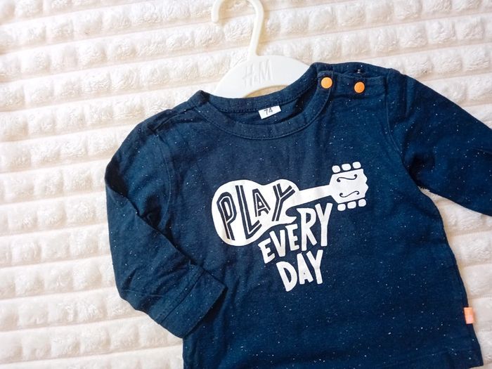 Tshirt ML 12mois 💙🩵 - photo numéro 2