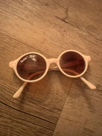 Lunettes de soleil barbie