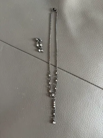 Parure collier avec boucles d’oreilles