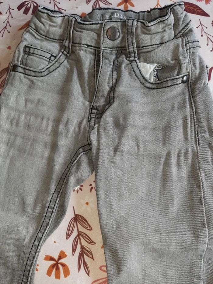 Jeans taille 3 ans - photo numéro 2