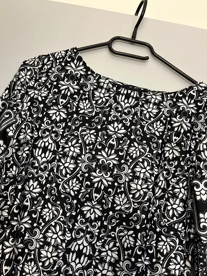 Robe noire et blanche - photo numéro 3