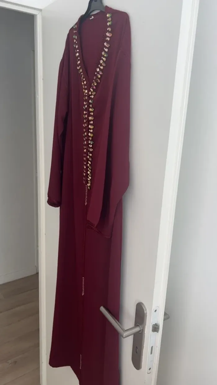 Caftan Bordeaux neuf taille 1 - photo numéro 4