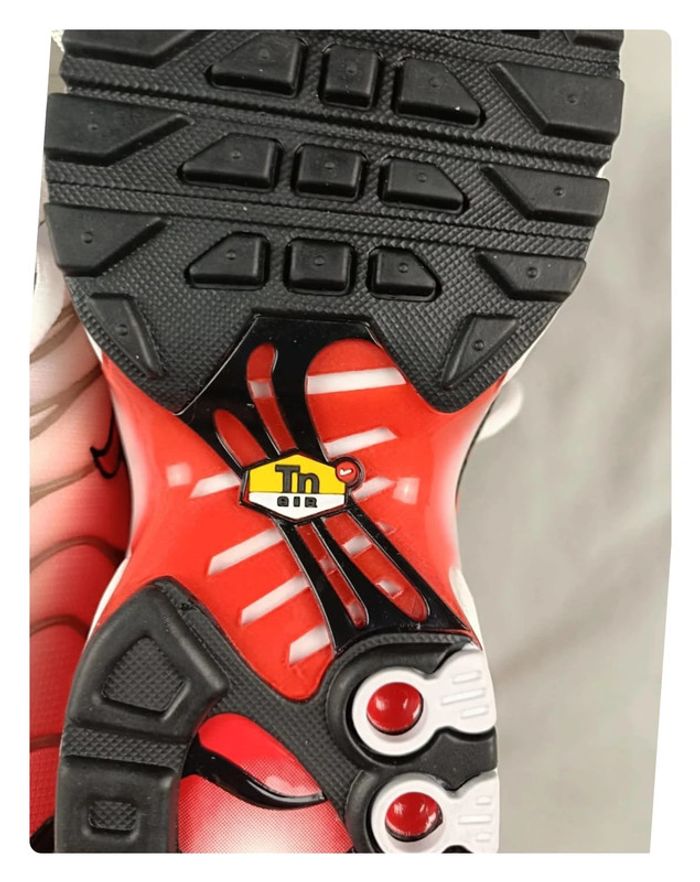 Chaussure TN requin Nike blanc et rouge liseré noir 38.5 - photo numéro 5
