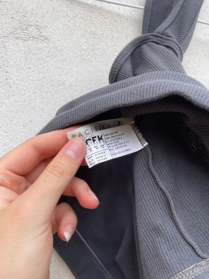 Top gris - photo numéro 3