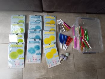 Lot boules décorative + cornes de fête