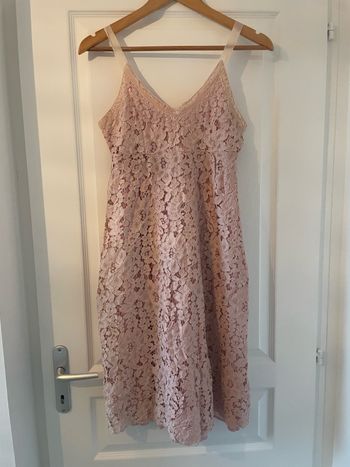 Robe rose dentelle