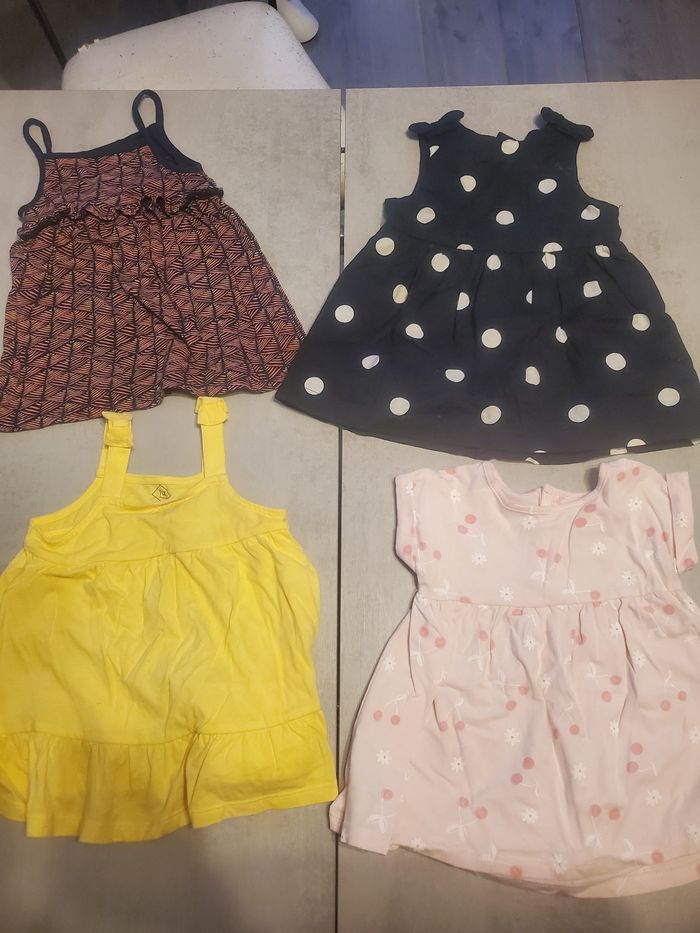 Lot de robes 9 mois