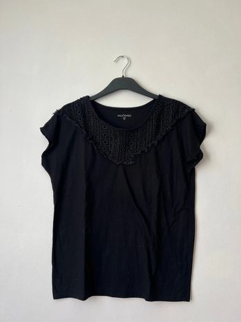 T-shirt noir, in extenso