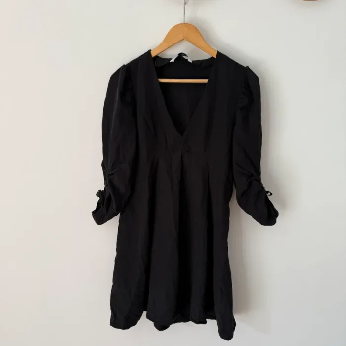 Robe Noire Élégante ZARA Col V Manches Froncées - photo numéro 7
