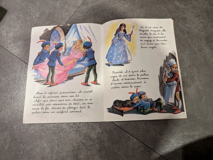 Livre La belle au bois dormant vintage 1978 - photo numéro 3