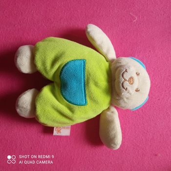 Doudou avec grelon qui fait du bruit