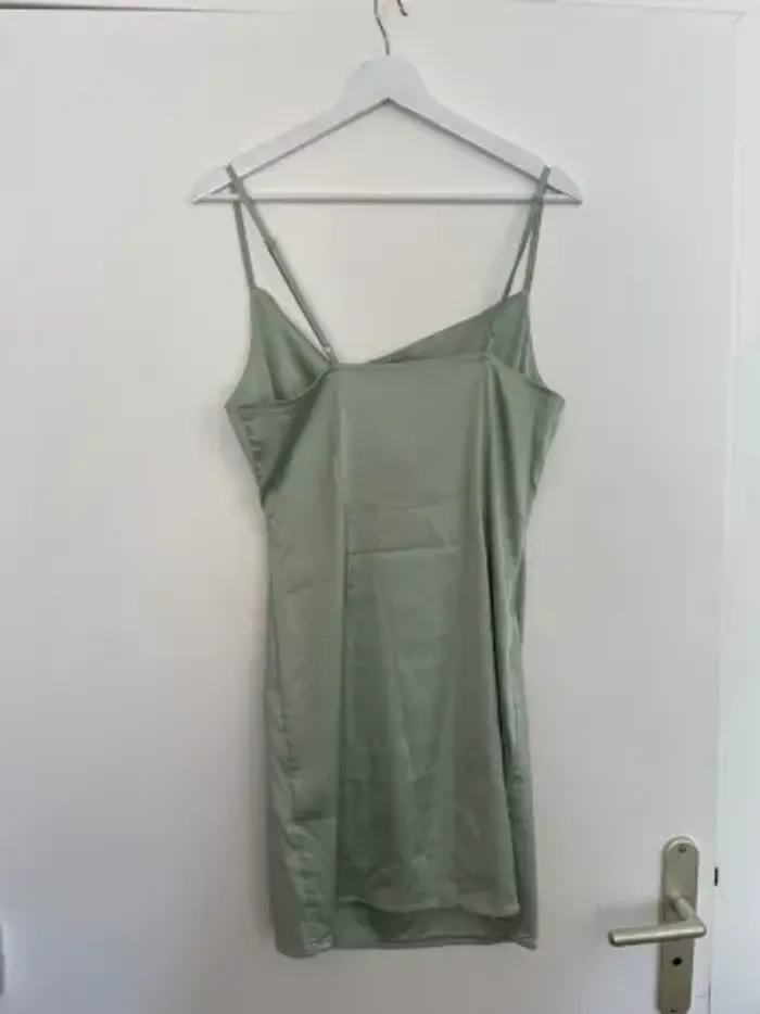 Robe verte satiné L - photo numéro 2
