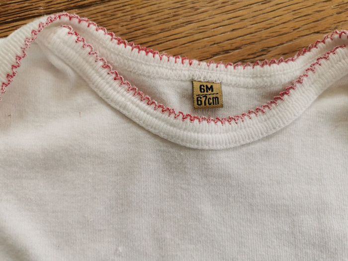 Lot 3 bodies 6 mois dont 2 Winnie l'ourson - photo numéro 8