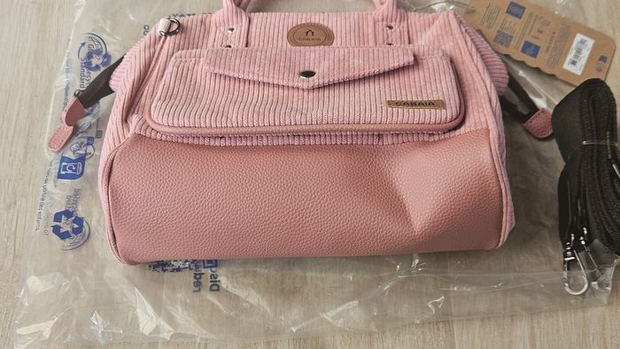 Sac à main crossbody Cabaïa- taille médium- neuf non utilisé avec sa bandoulière - photo numéro 2