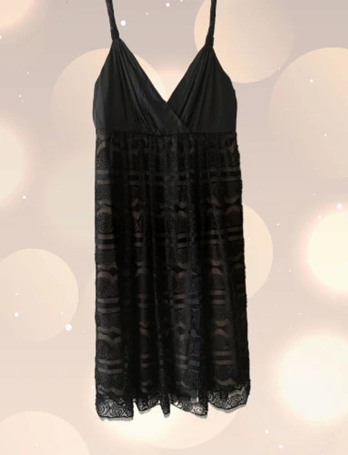 Robe dentelle noire brodée perles rocailles taille 34 - BCBGmaxazria