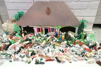 Ferme vintage avec 160 animaux et figurines 