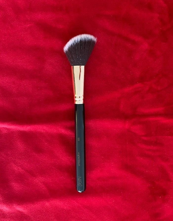 Niré Beauty - Pinceau de maquillage numéro 104 angled brush